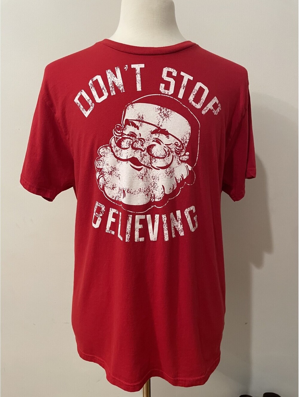 Holiday Time Red "Don't Stop Believing" Santa Graphic T- Shirt Size XL XG 46 48